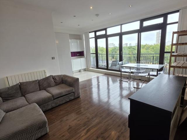 Bright 2 Bedroom Flat in E3!