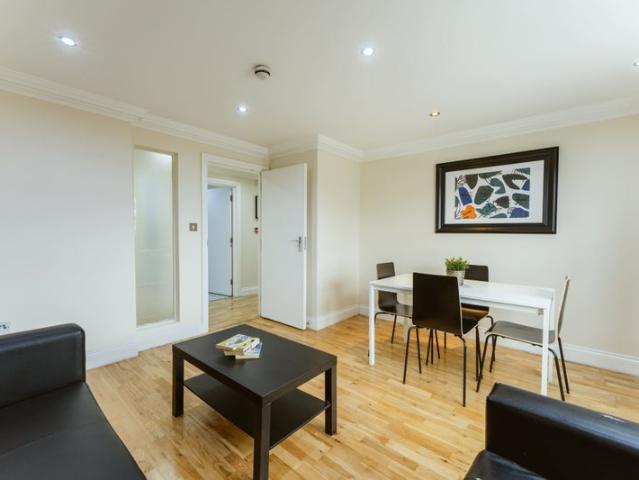 Bright 2 Bedroom Flat in Tottenham Hale