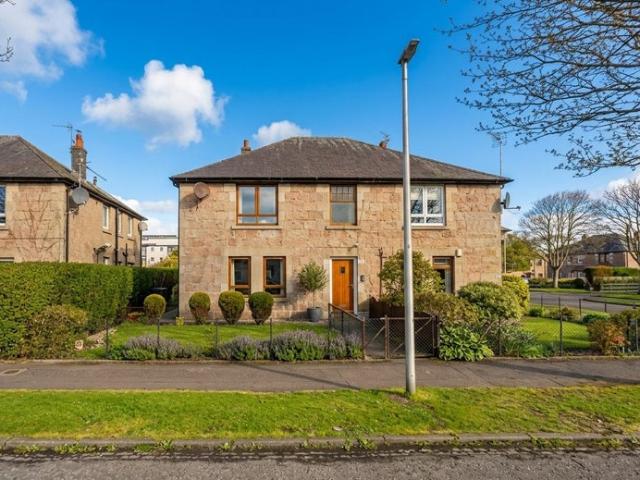 Bright 2 Bedroom Flat to Rent AB24