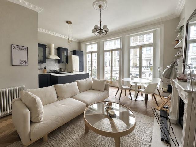 Bright 2 bedroom in the heart of Barons Court W14