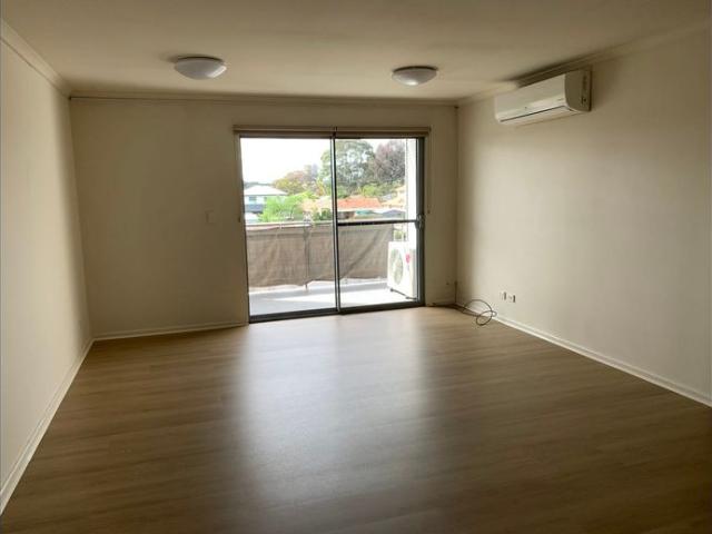Bright 2 bedroom unit