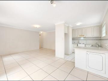Bright 2 Bedroom Unit in Prime Coorparoo Location