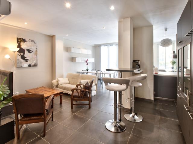 Bright 2 bedroom with two terraces — two minutes from the sea