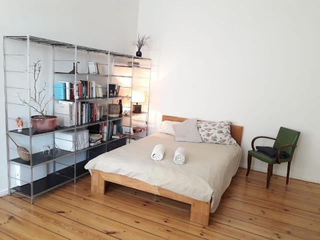 Bright 2 room apartment with balcony in Berlin Neukölln, Berlin Amsterdam Apartments for Rent