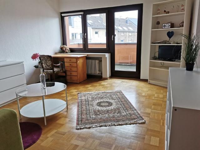 Bright 2 room apartment with balcony within walking distance to the Medienhafen, Dusseldorf Amsterdam Apartments for Rent