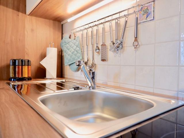 Bright 2 room apartment with great connections in Dresden, Dresden Amsterdam Apartments for Rent