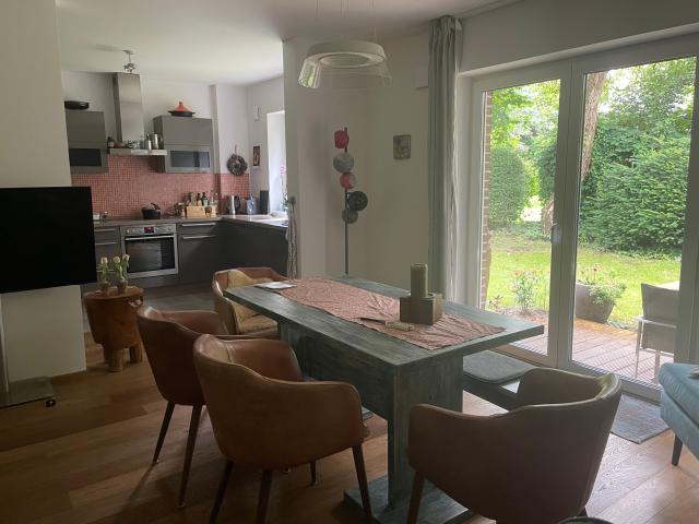 Bright 2 Room Apartment with Terrace in Hamburg Blankenese