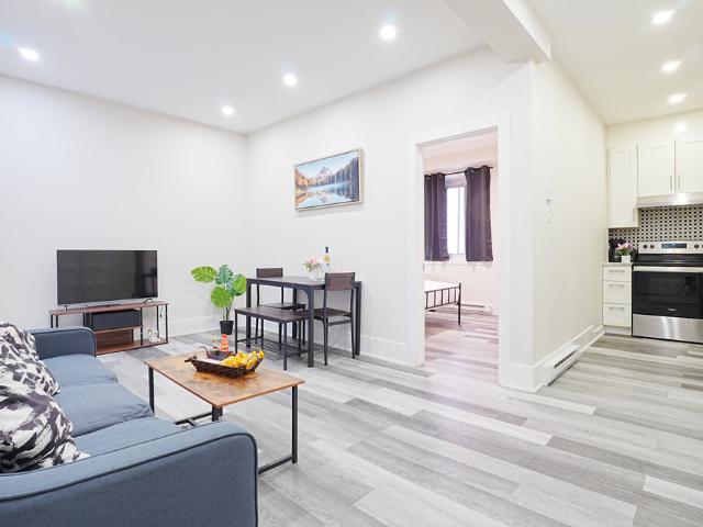 Bright 2BR Near Snowdon Metro & Universities⁠