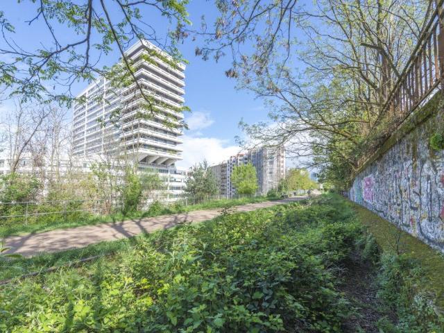 Bright 2BR Apartment with AC near Porte de Versailles, Paris Amsterdam Apartments for Rent