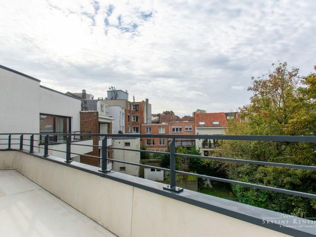 BRIGHT 2BR apartment with terrace and garden NATO area