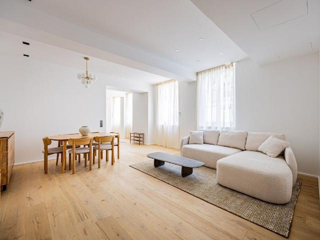 Bright 2BR Duplex with AC in the Heart of the Marais