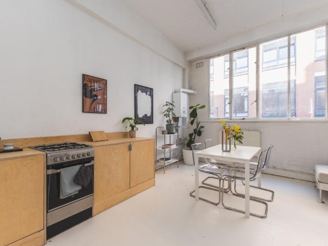 Bright 2BR Flat, Near Central Line, Bethnal Green