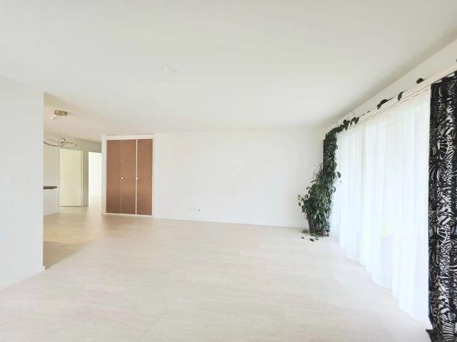 Bright 4.5 room apartment with sunny balcony