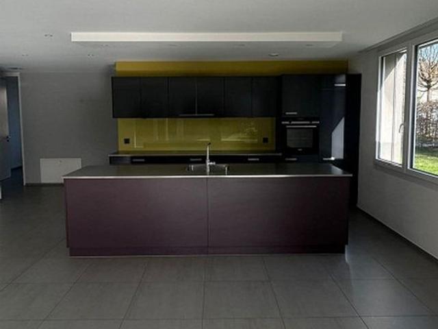Bright 4.5 room ground floor apartment with terrace