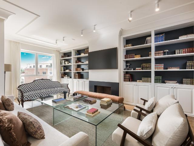 Bright 4 bedroom apartment with terrace in El Viso