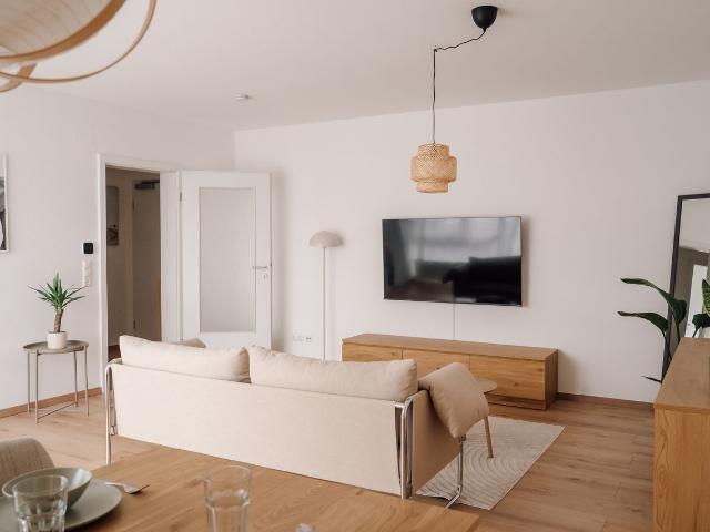 Bright 54 m² 1 bedroom flat with balcony and parking — 5 min to Hauptbahnhof, Frankfurt Amsterdam Apartments for Rent