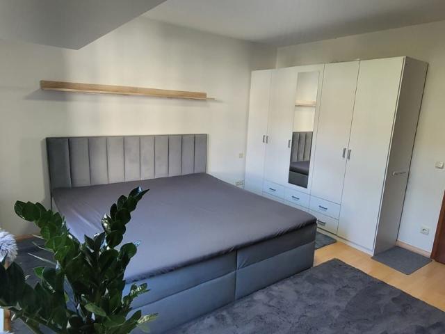 Bright 63sqm Apartment with Parking – Close to Uni & Messe