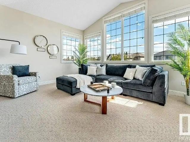 Bright, Cozy and Cool house in South Terwillegar