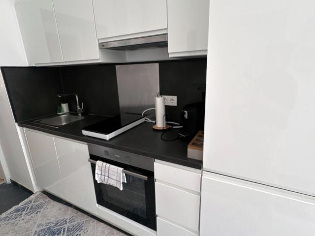 Bright, cozy apartment near AKH and University, Vienna Amsterdam Apartments for Rent