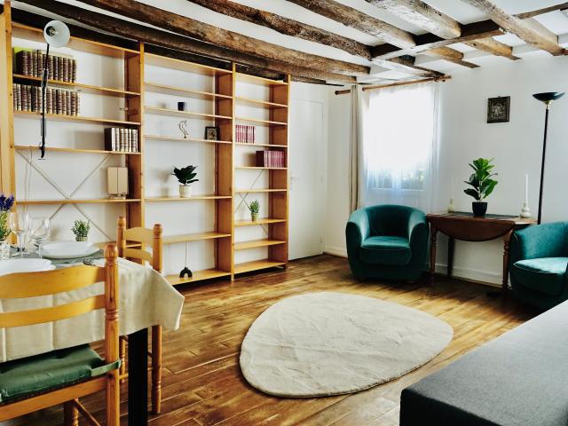 Bright & Cozy Paris Apartment | Metro 3 Min Away