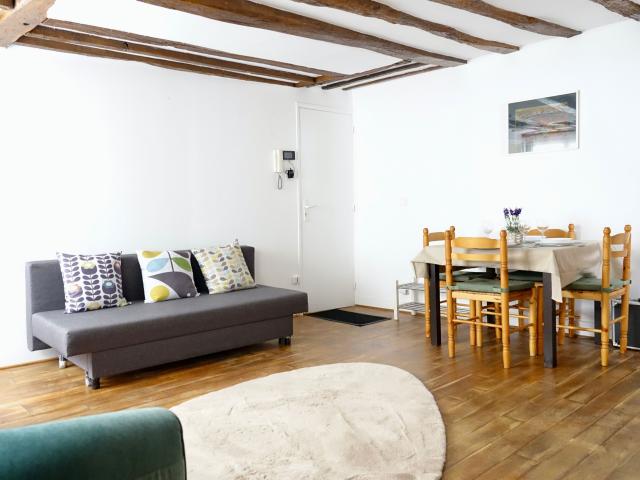 Bright & Cozy Paris Apartment | Metro 3 Min Away