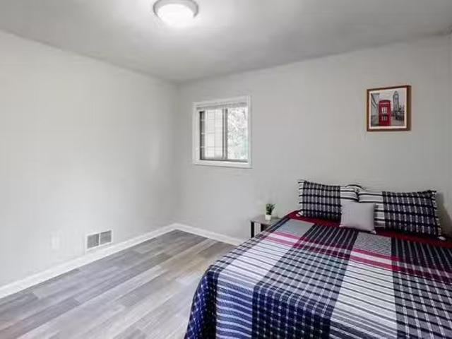 Bright & Cozy Riverdale Home Furnished, Secure, and Spacious.