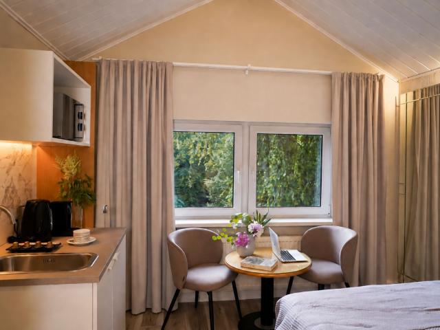 Bright Cozy Studio in Trendy Location by Alster Canal