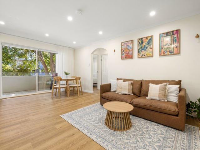 Bright Coastal Apartment Metres from Collaroy Beach