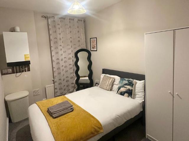Bright & Comfortable 2 Bed Home 5 mins Newcastle