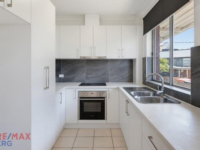 Bright & Comfortable Living With Impressive City Views