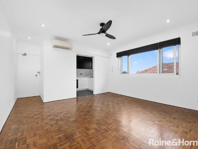Bright & Comfortable Two Bedroom Apartment