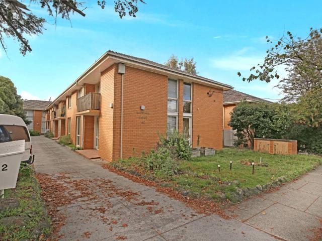 Bright & Convenient 2 Bedroom Unit in Ivanhoe