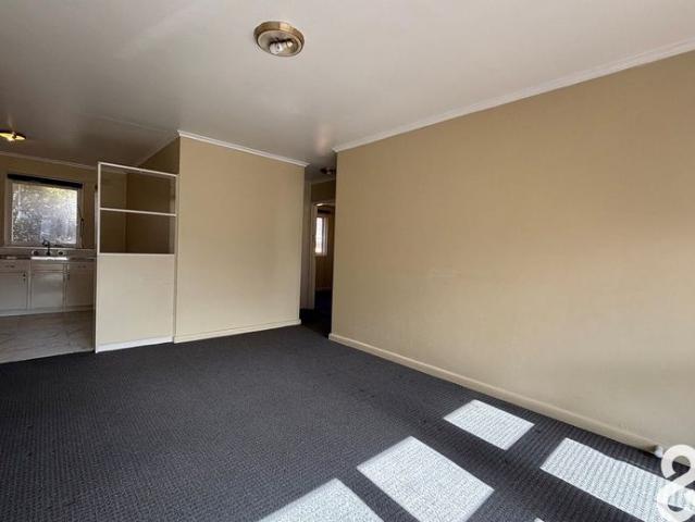 Bright & Convenient 2 Bedroom Unit in Ivanhoe