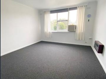 Bright & Convenient Apartment Close to Transport and Amenities