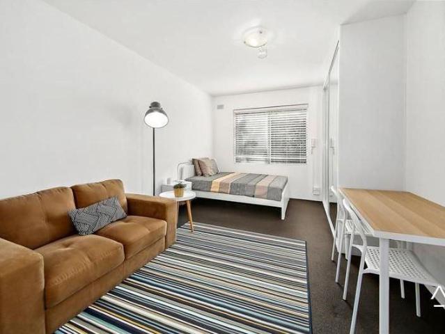 Bright & Convenient Furnished Studio in the Heart of Annandale