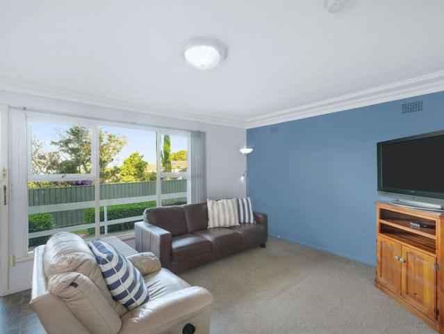 Bright & Convenient One Bedroom Unit