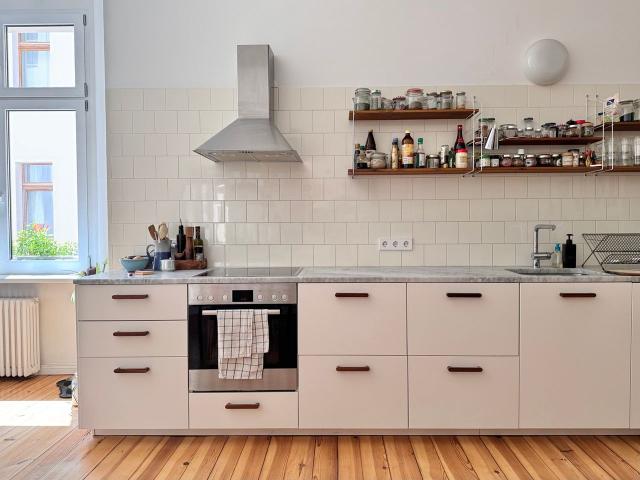 Bright Central Renovated Altbau Near The Spree, Berlin Amsterdam Apartments for Rent