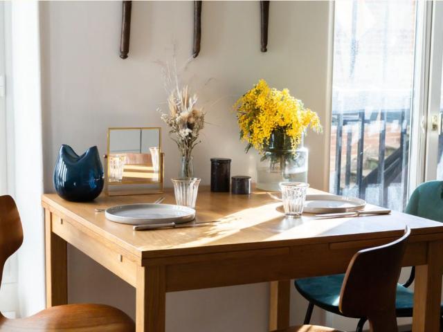 Bright & charming 1bdr flat in private alley flat near Place des Vosges Paris, Paris Amsterdam Apartments for Rent