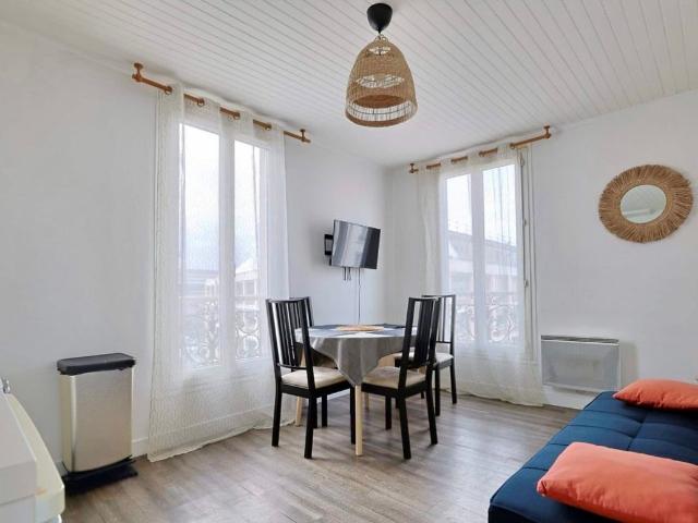 Bright & Charming One Bedroom Apartment in the Heart of Paris' 12th, Paris Amsterdam Apartments for Rent