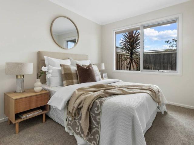 Bright and Modern 2 Bedroom Villa in Box Hill South
