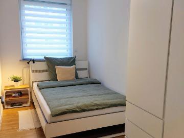 Bright and modern apartment in Krefeld, near Helios Hospital and 16km to Düsseldorf Trade Fair and Airport, Krefeld Amsterdam Apartments for Rent