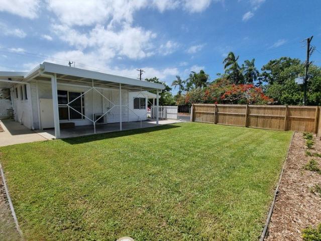 BRIGHT AND MODERN BEACHSIDE LIVING, IN SOUGHT AFTER YORKEYS KNOB!