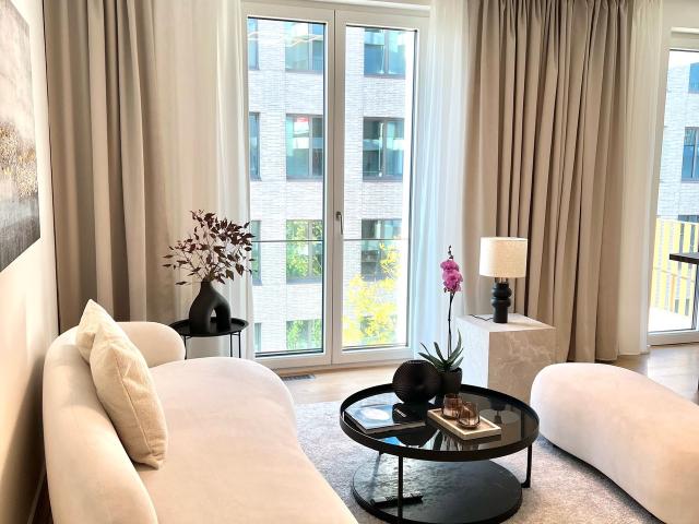 Bright and modern flat at the Berlin Wall overlooking the river Spree, Berlin Amsterdam Apartments for Rent