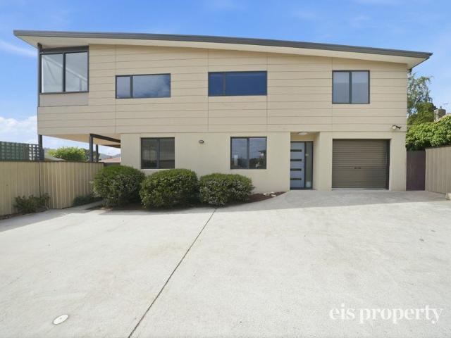 Bright And Modern Living In Geilston Bay