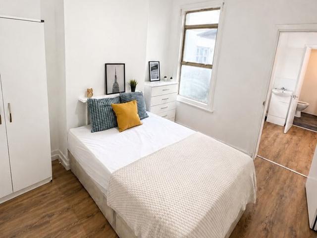 Bright and New One Bed House Ready to Move In
