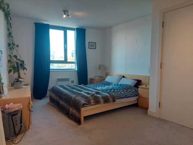 Bright and Airy 2 Bed/ 2 Bath in Wapping