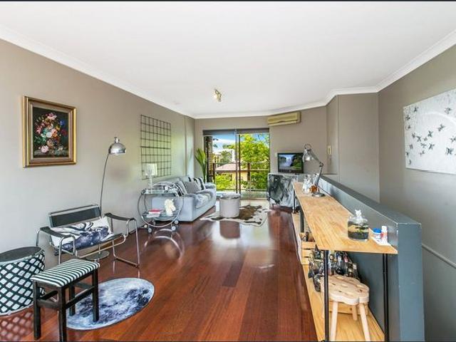 Bright and Airy apartment in the heart of New Farm