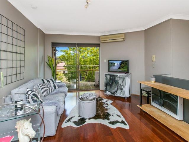 Bright and Airy apartment in the heart of New Farm
