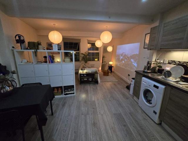 BRIGHT and AIRY, newly REFURBISHED STUDIO in the heart of HARROW HA3, AVAILABLE NOW