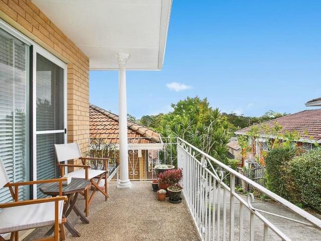 Bright and airy townhouse, north east aspect